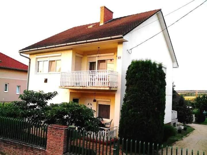 Privát, saját fürdős, erkélyes szoba a Balatonon Kőröshegy Exterior foto